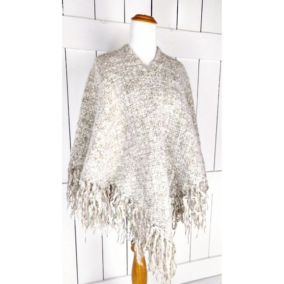 Vintage thick wool knit fringe ponch - Picture 3 of 5